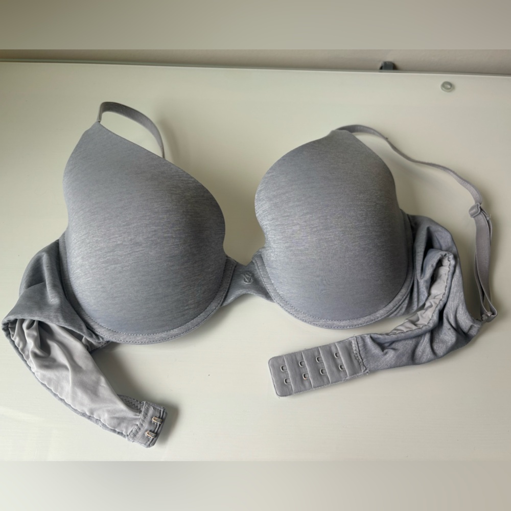 Victoria’s Secret Gray Uplift Semi Demi 34C
